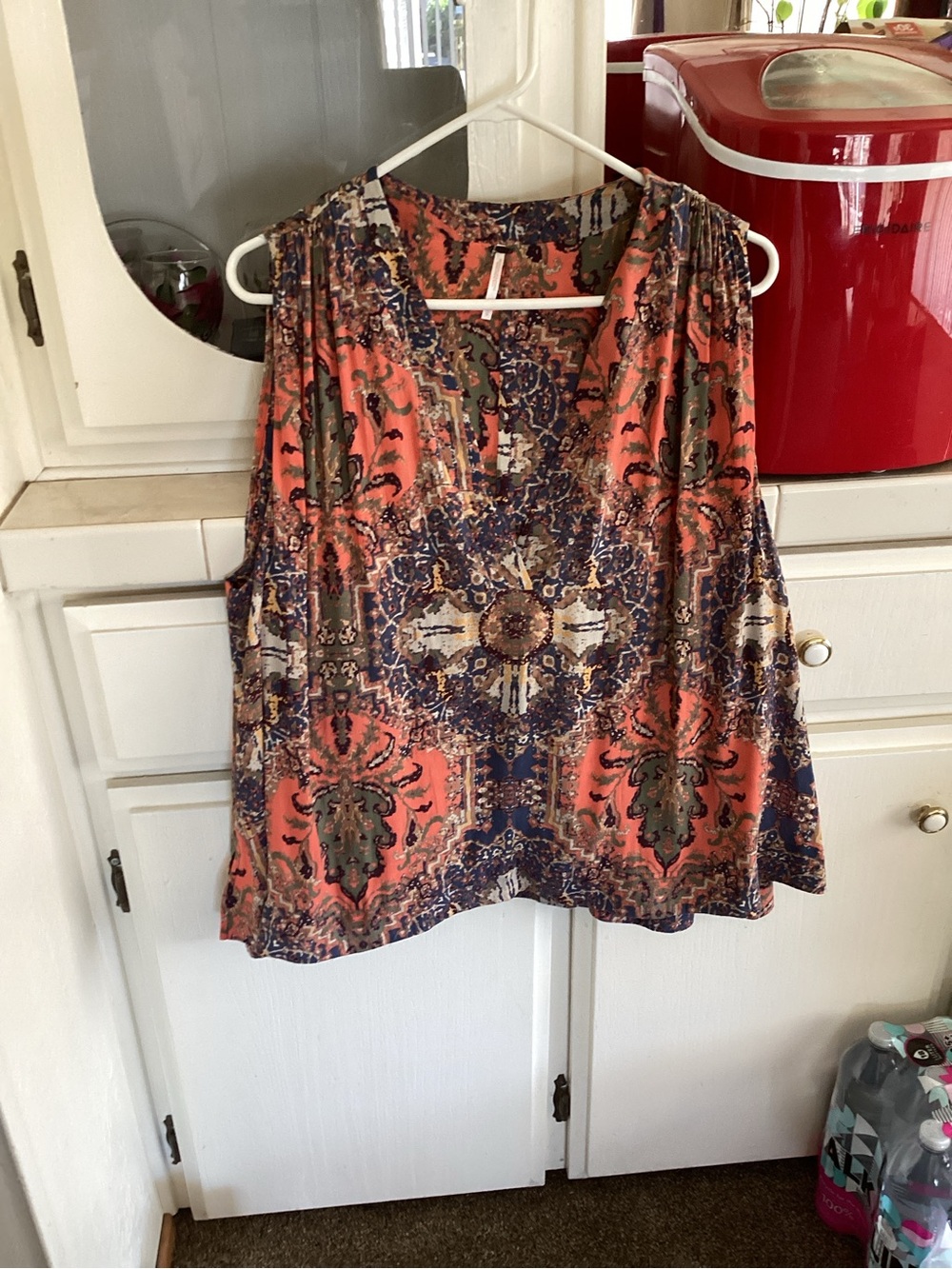 Source Unknown Coral and Navy Medallion Print Tank Top